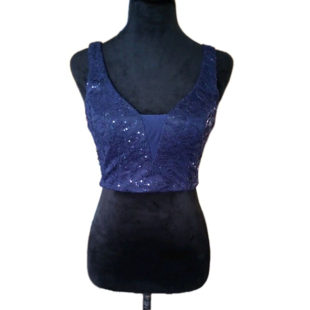 B. Smart Women's 7 Navy Blue Sequined V Neck Crop Top NWT